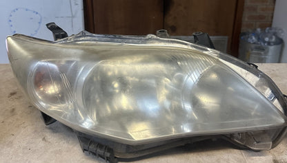 2010 Toyota Corolla - Right Headlight