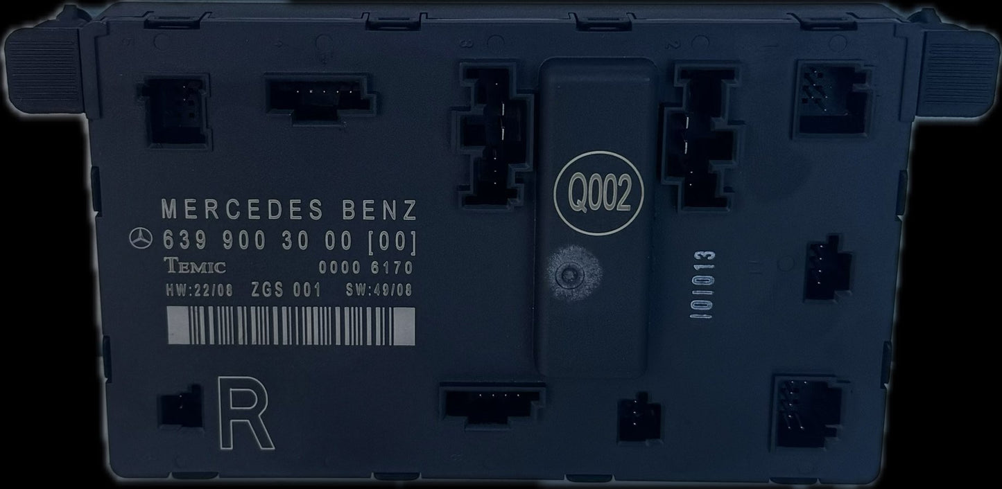 2011  V-Class W639 Right Front Door Control Module