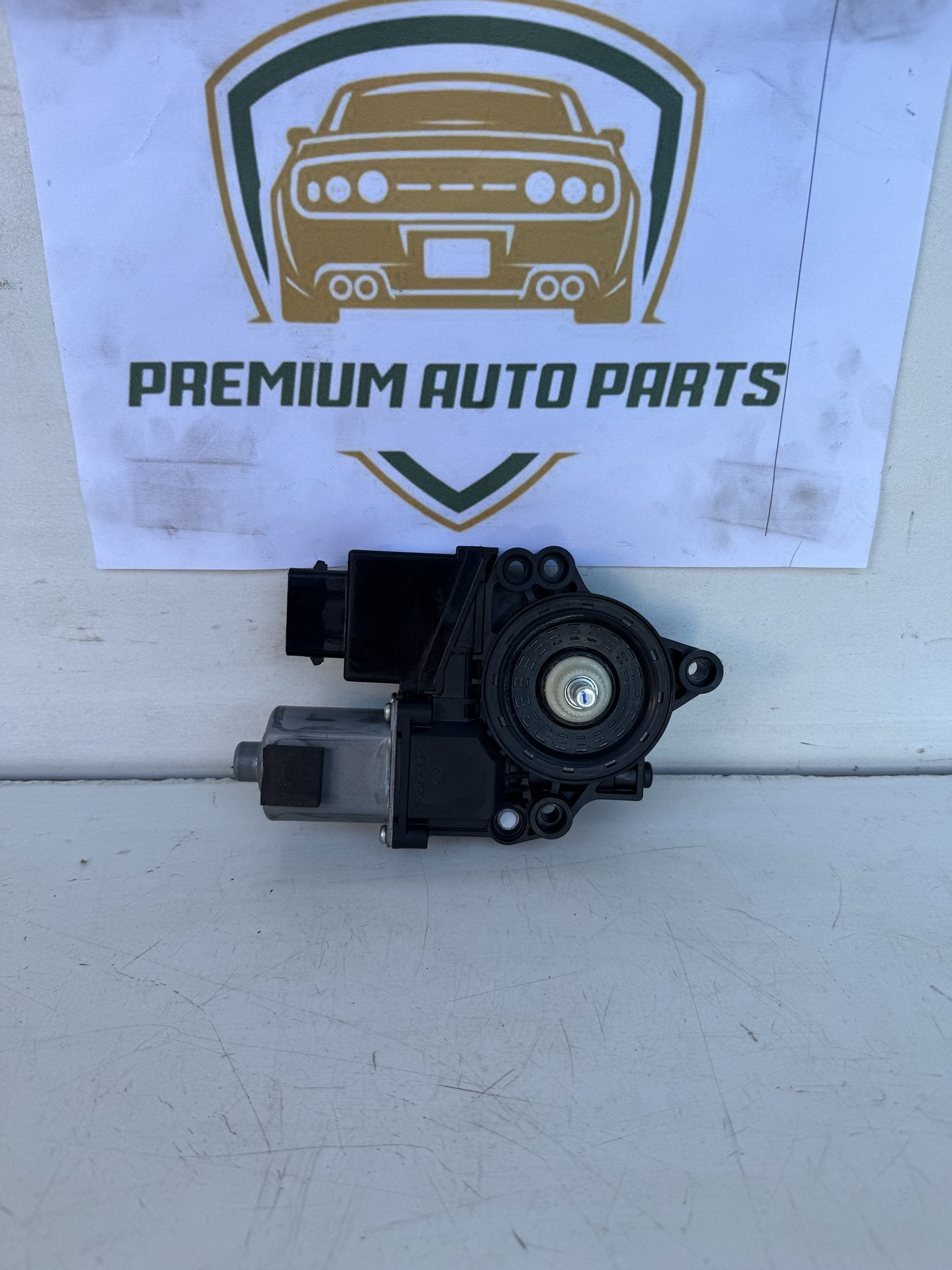 2014  GD LEFT FRONT WINDOW MOTOR