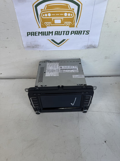 2013 Volkswagen Caravelle Station Wagon Stereo Head Unit 7F0 035 680 B