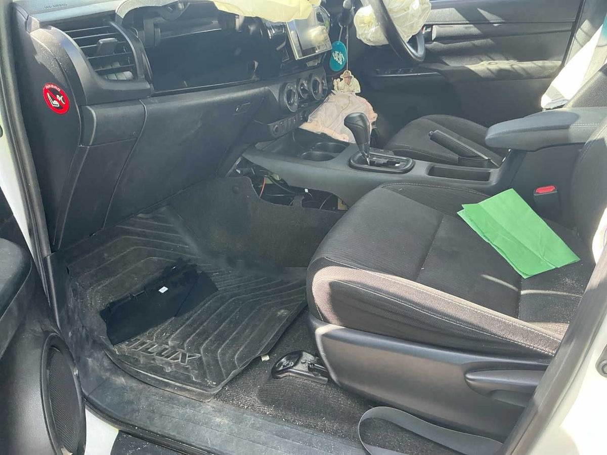 2016 Toyota Hilux SR