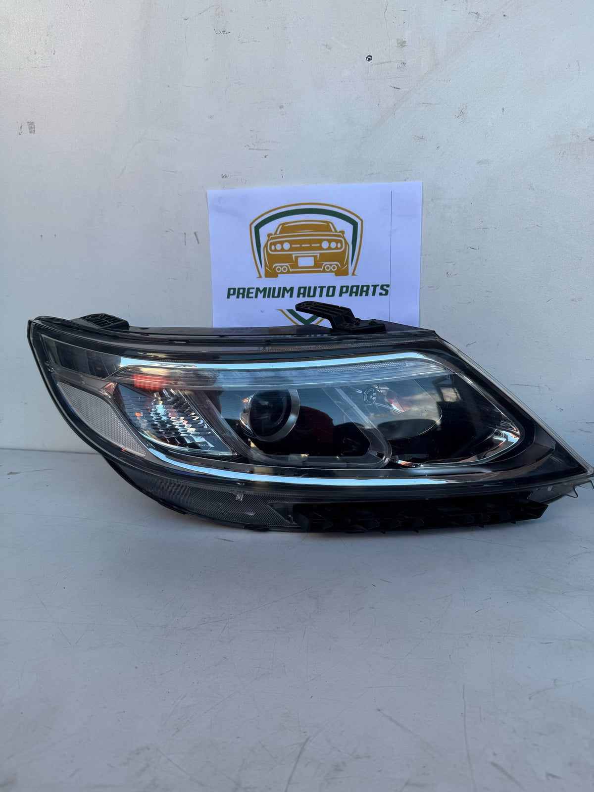 2012 Kia Sorento Station Wagon Right Headlight 92102-2PXXX
