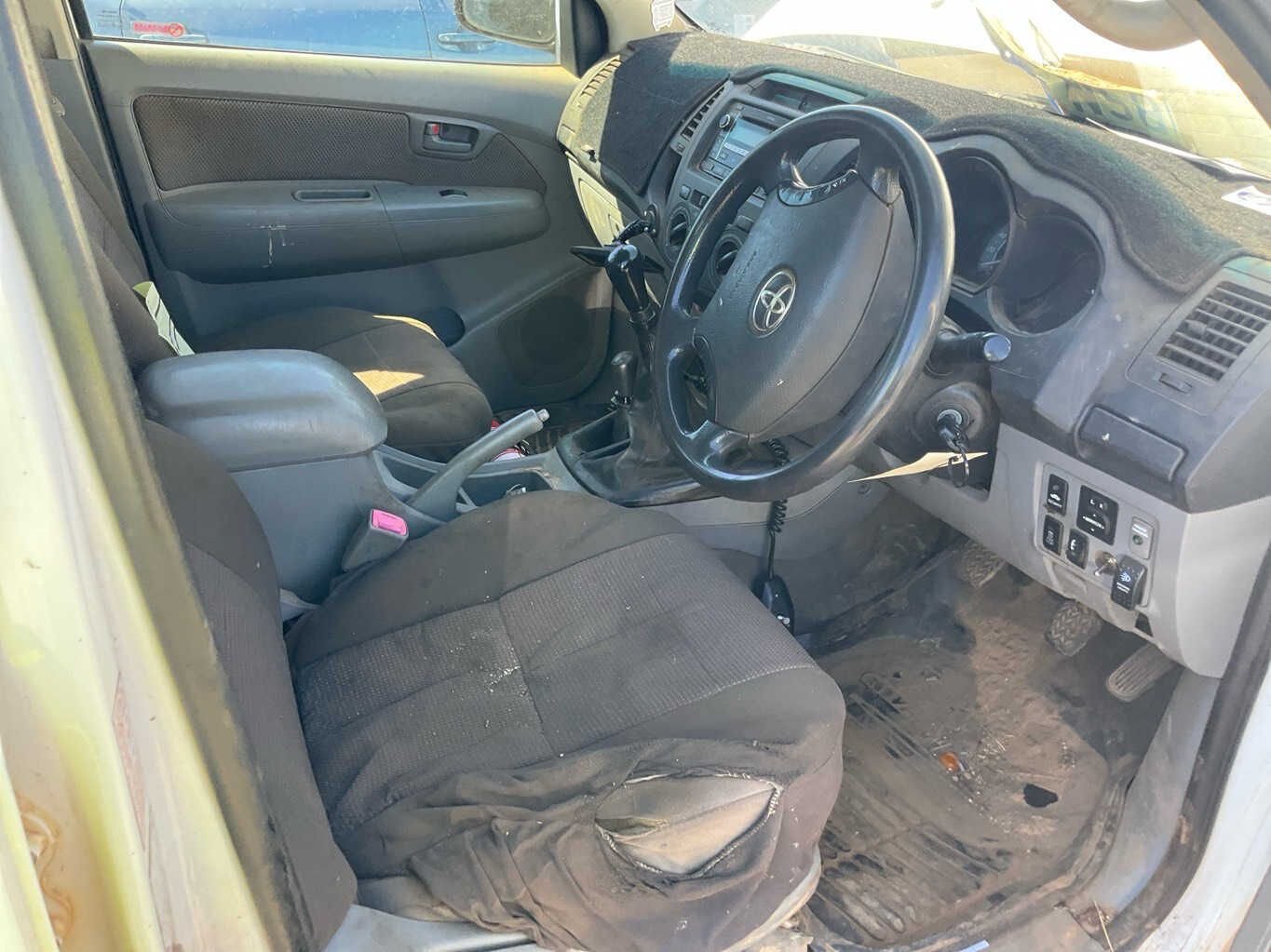 2011 Toyota Hilux Ambiente N70