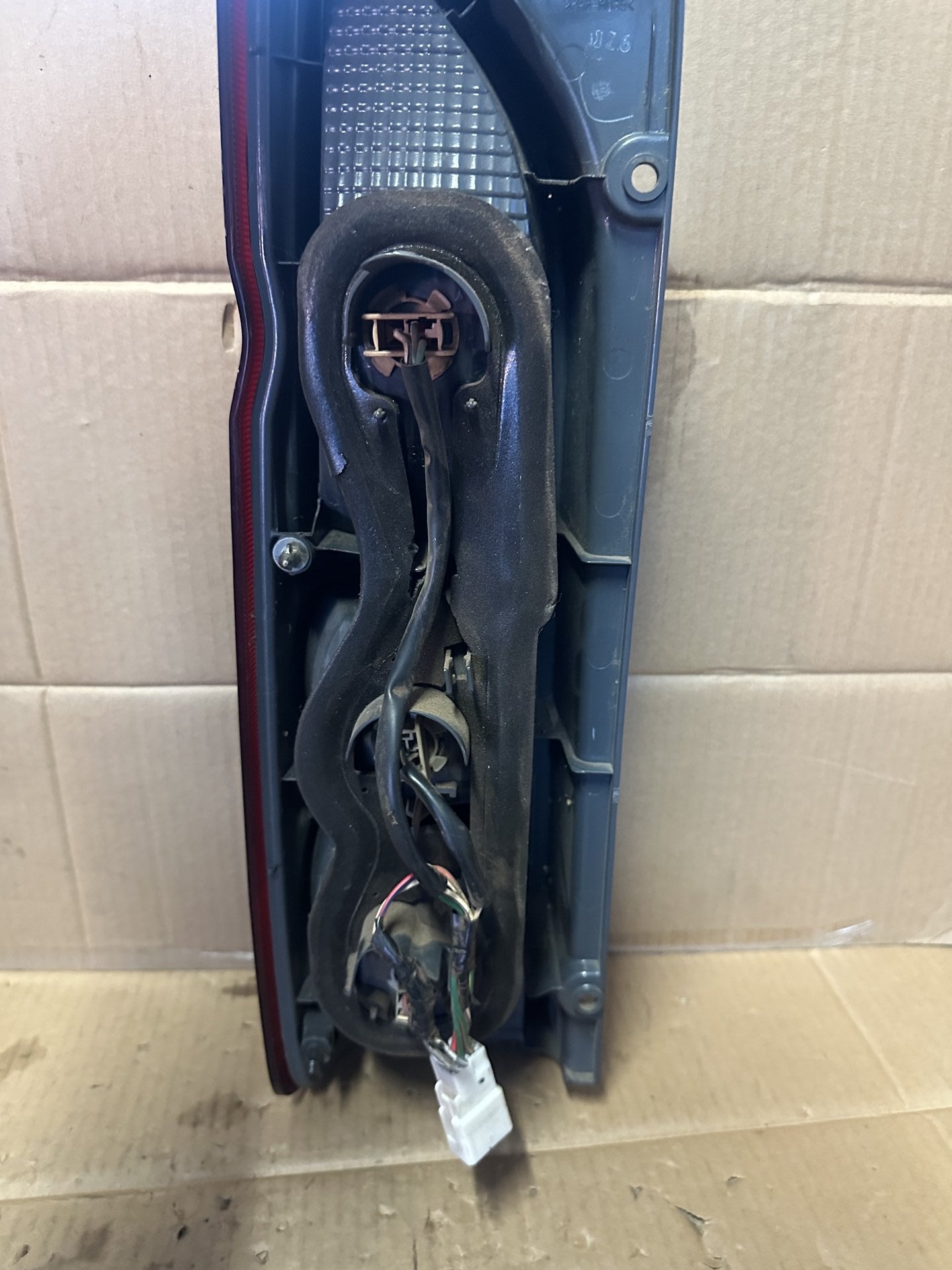 2005 Toyota Hiace Right Taillight 26-120