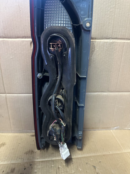 2005 Toyota Hiace Right Taillight 26-120