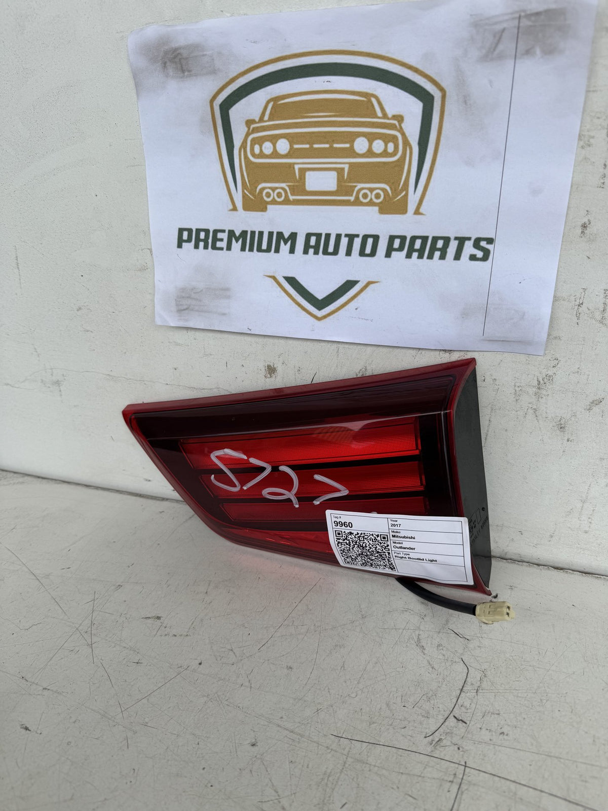 2017 Mitsubishi Outlander GF*W Station Wagon Right Bootlid Light