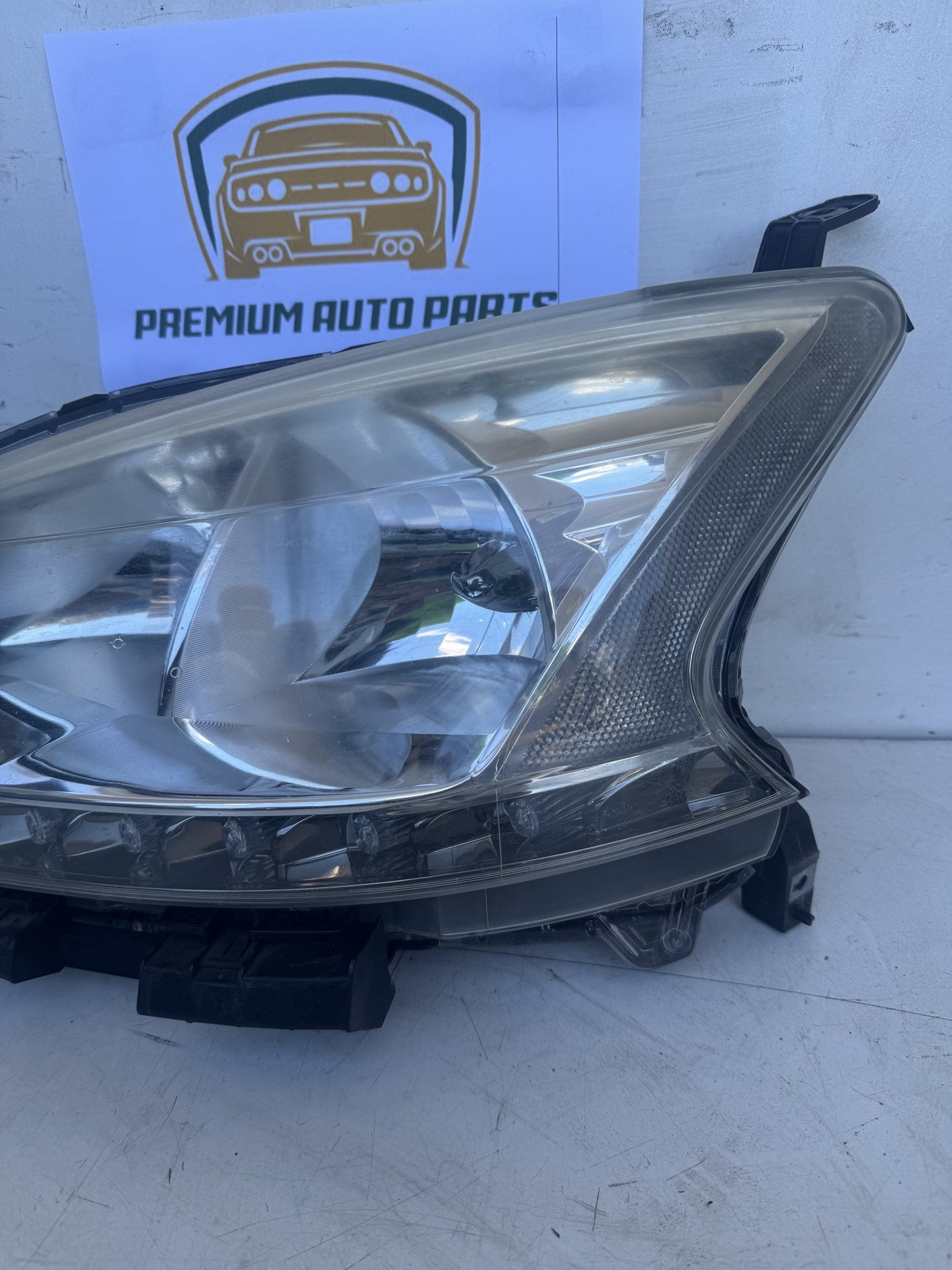 2014 Nissan Pulsar B17 Sedan Left Headlight STANLEY W0610L