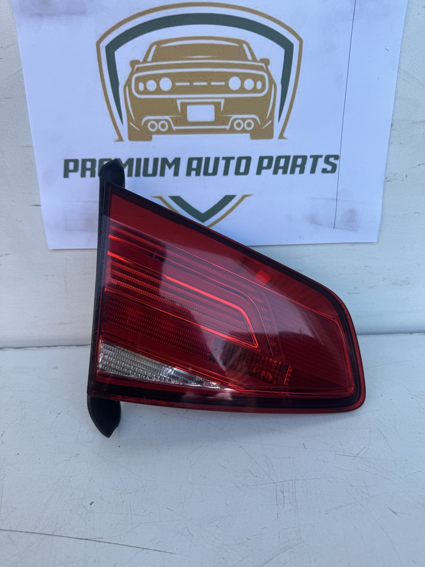 2018   Left Bootlid Light