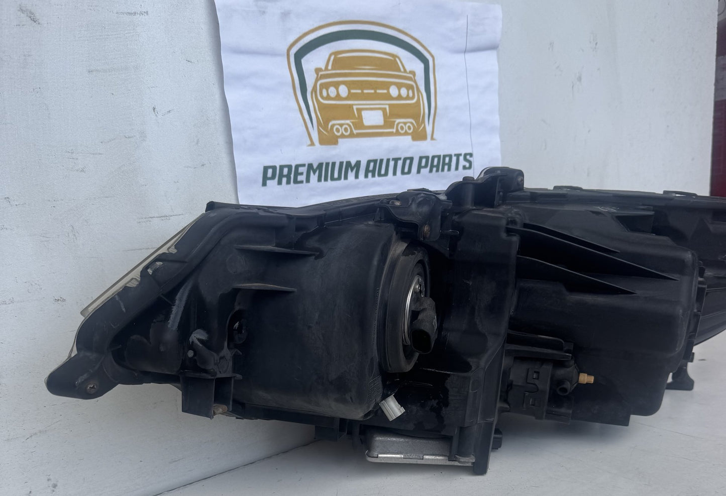 2009  CU Right Headlight