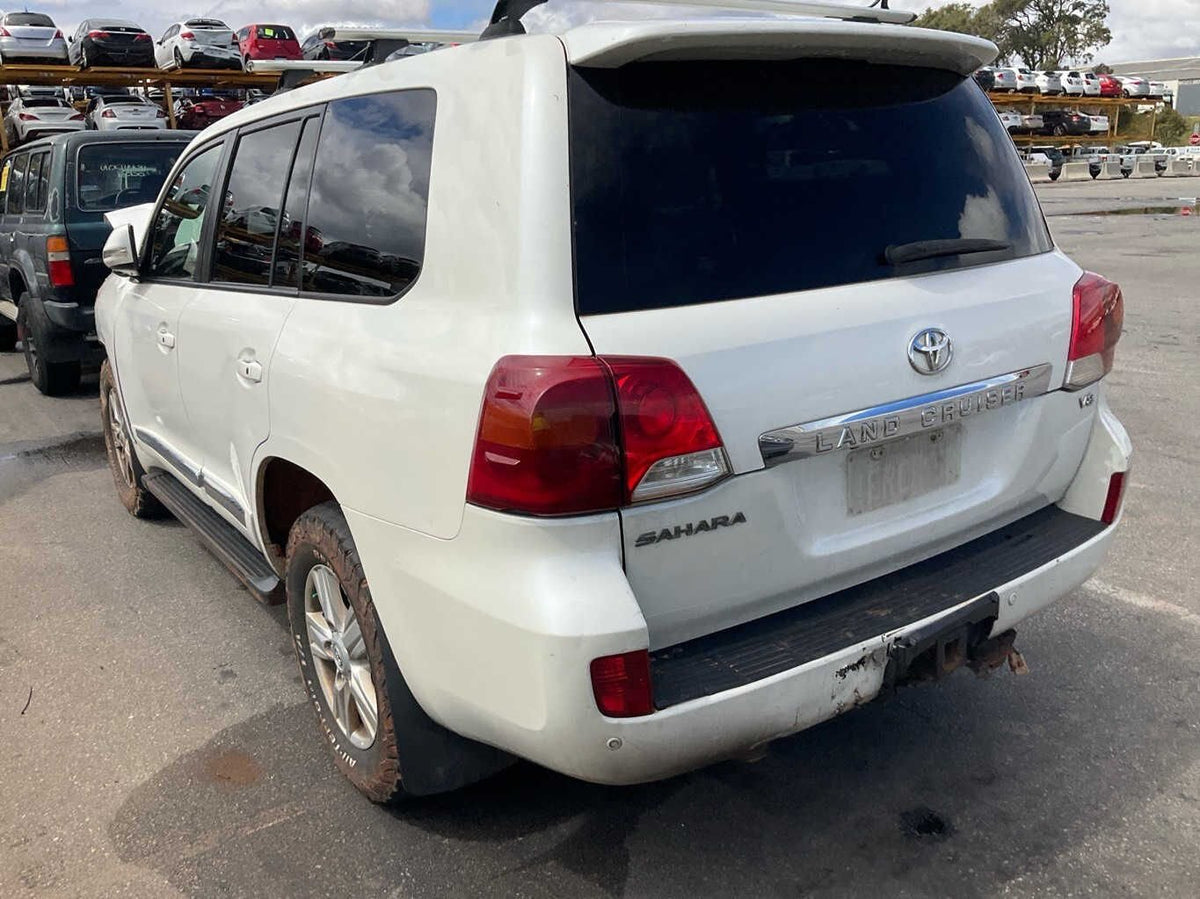 2014 Toyota Land Cruiser J200