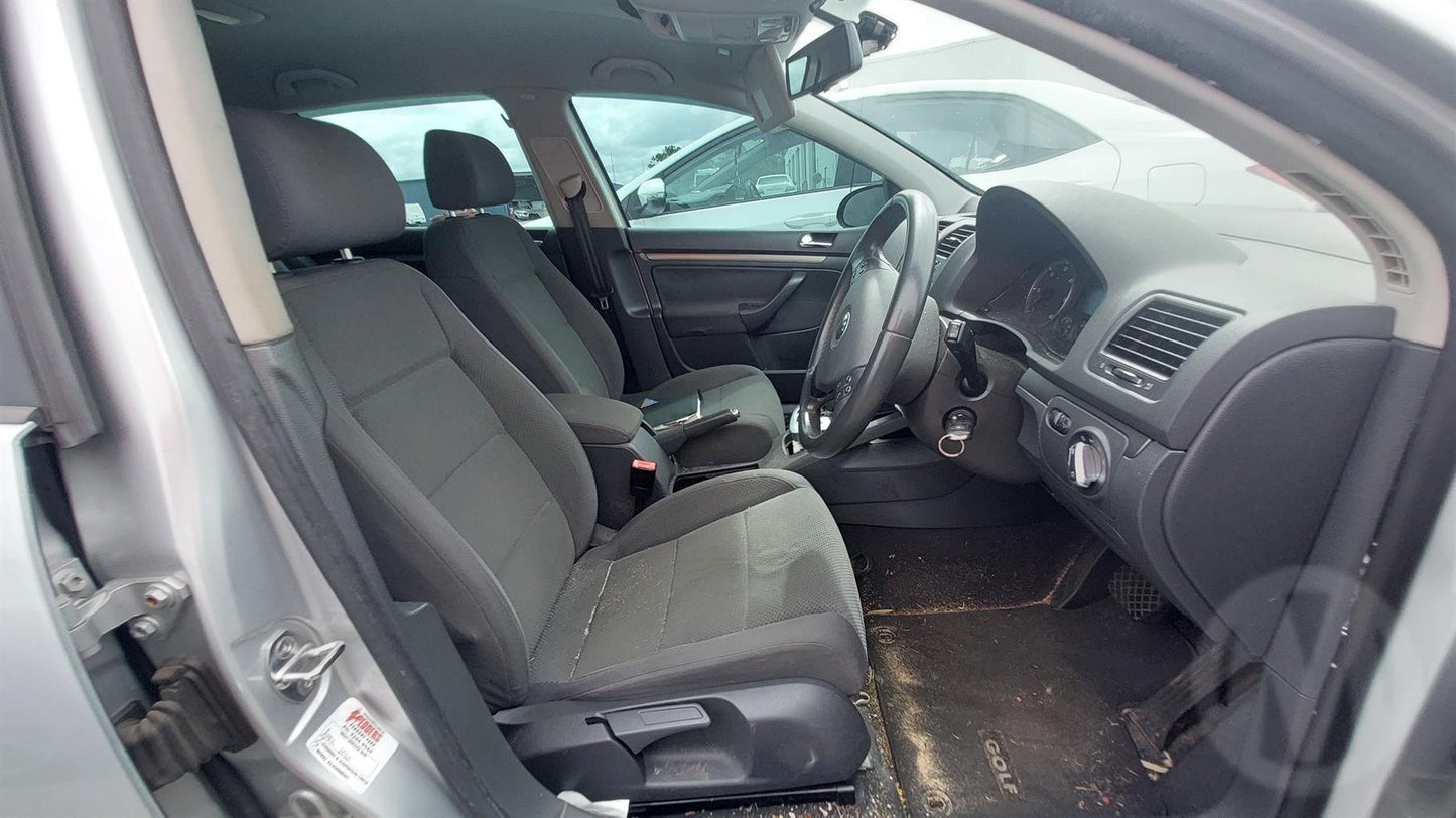 2005 Volkswagen Golf  Hatchback 
Volkswagen
Golf
