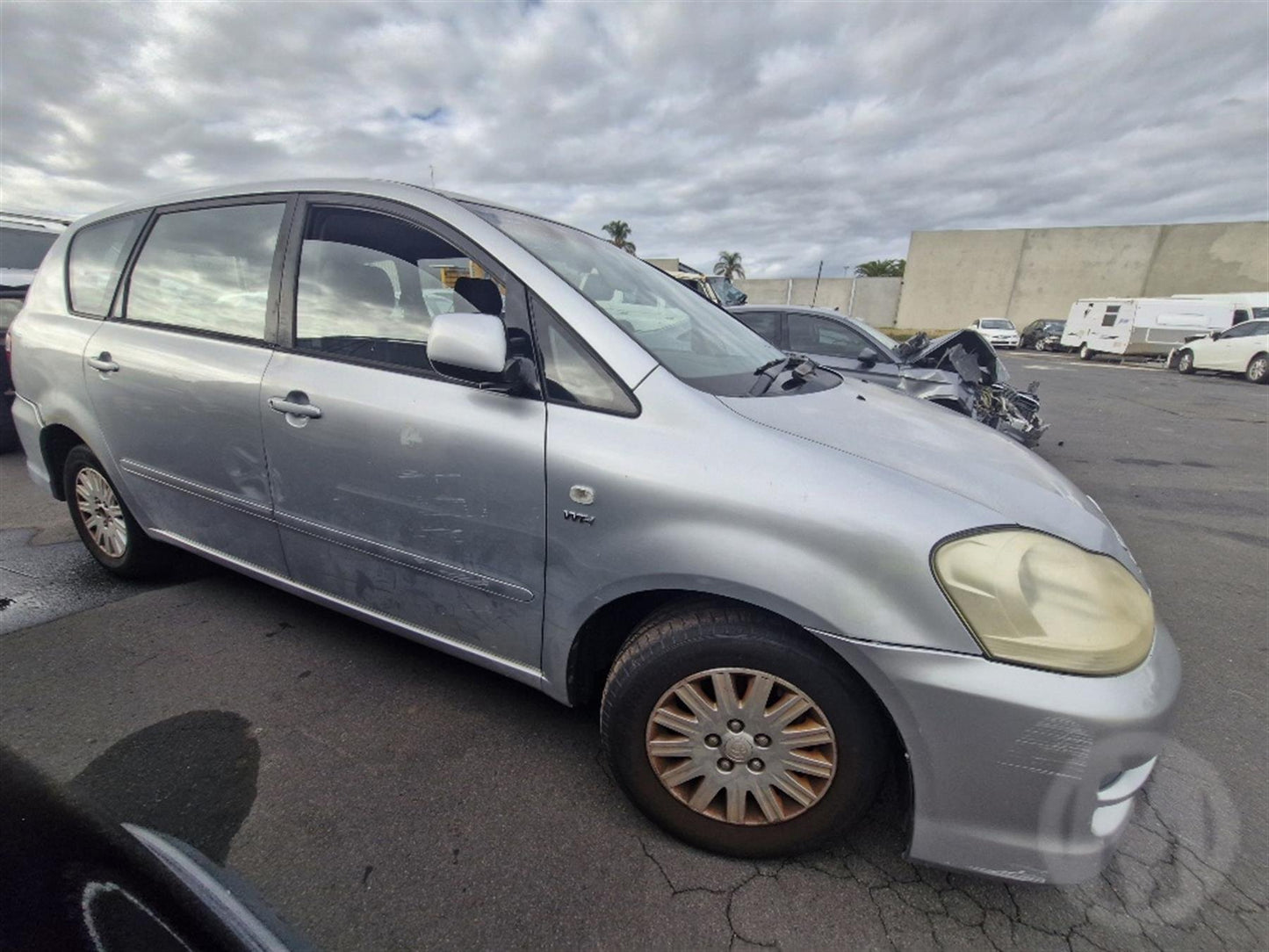 2004 Toyota Avensis