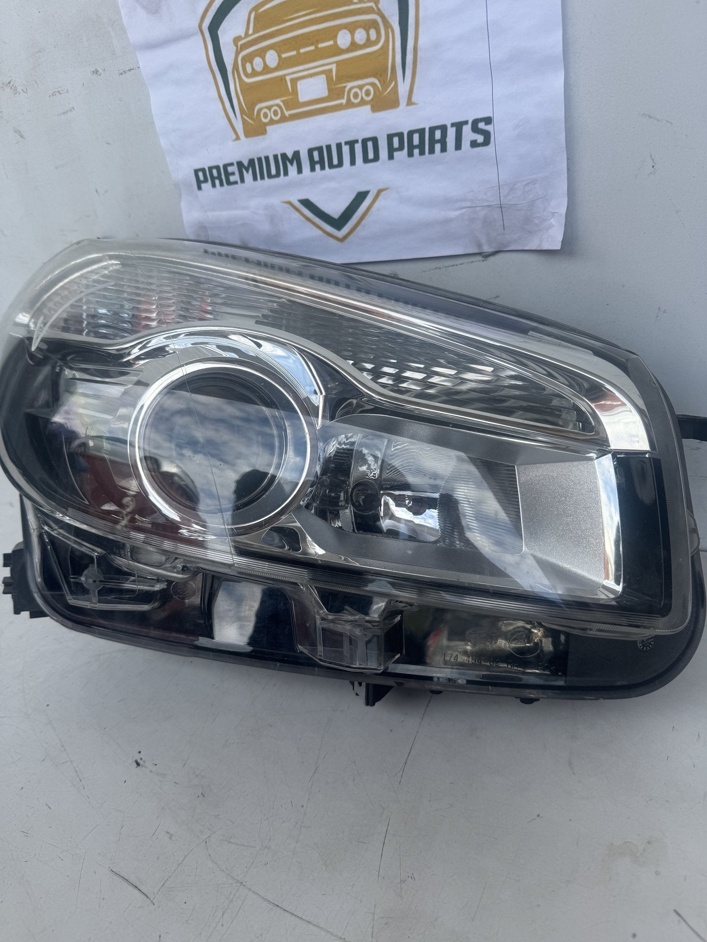 2010   Right Headlight