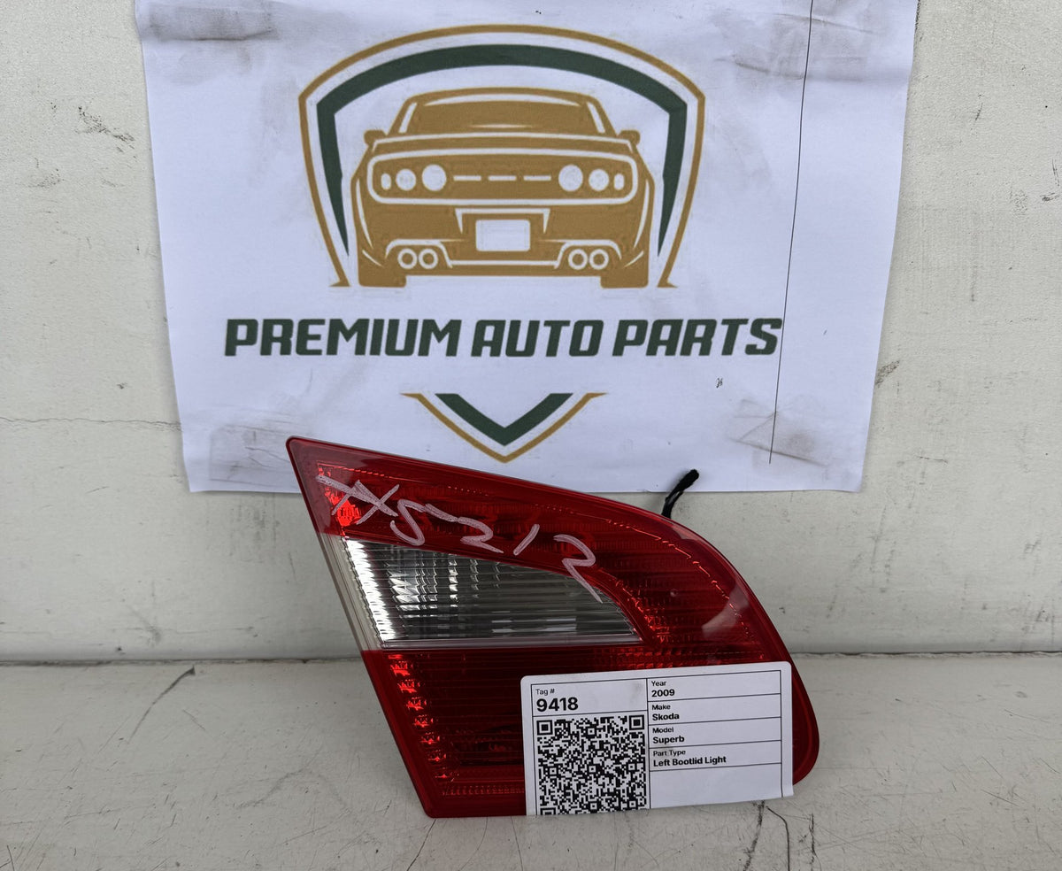 2009 Skoda Superb Sedan Left Bootlid Light