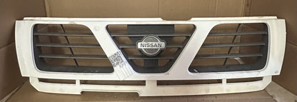 2010 Nissan Patrol - Grille