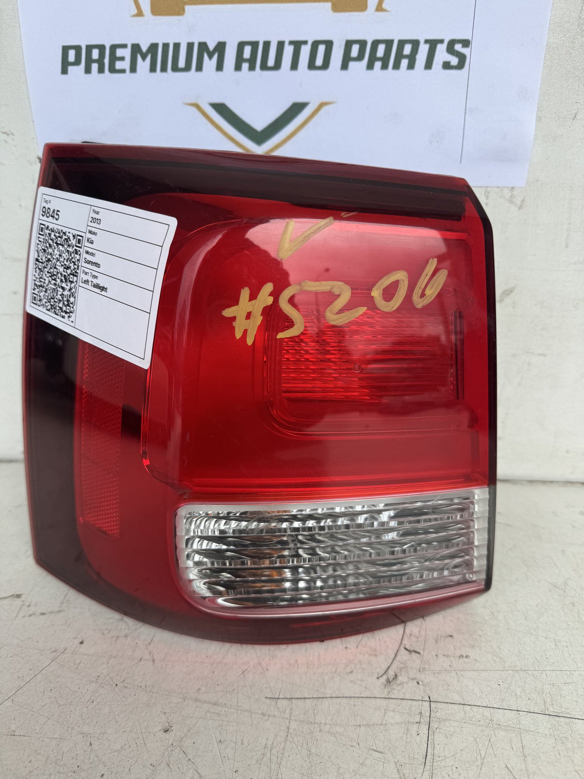 2013 Kia Sorento XM Station Wagon Left Taillight