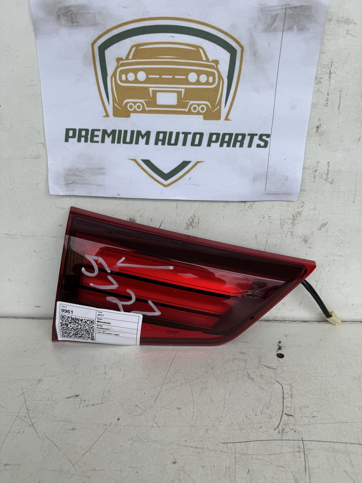 2017 Mitsubishi Outlander GF*W Station Wagon Left Bootlid Light