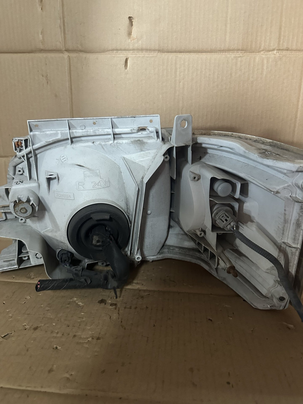 2005 Toyota Hiace V H200 TRH201 - Right Headlight
