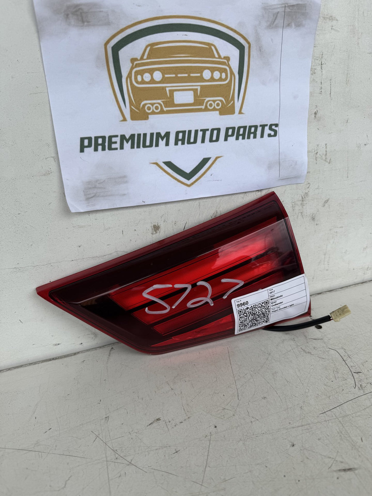 2017 Mitsubishi Outlander GF*W Station Wagon Right Bootlid Light