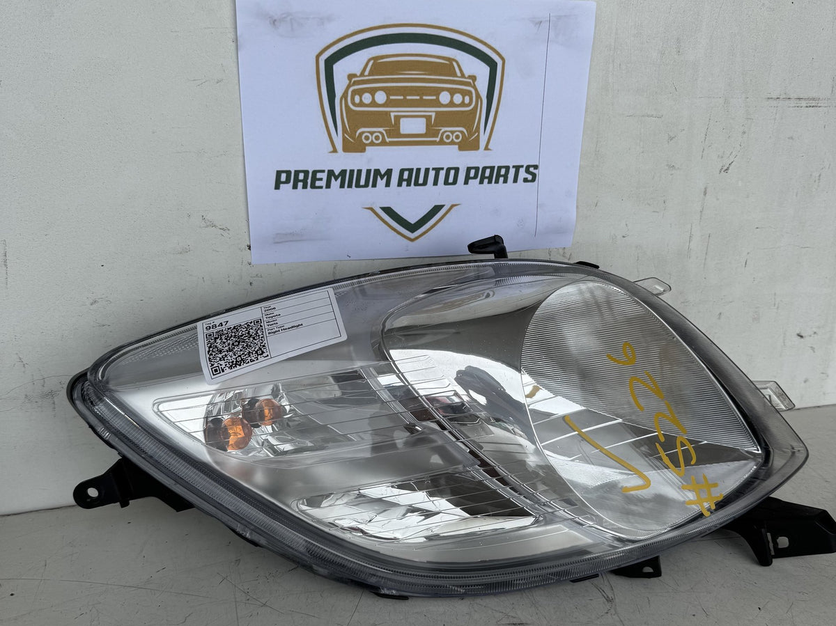2006 Toyota Yaris Right Headlight 09252510