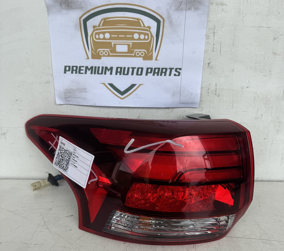 2017 Mitsubishi Outlander GF*W Station Wagon Left Taillight