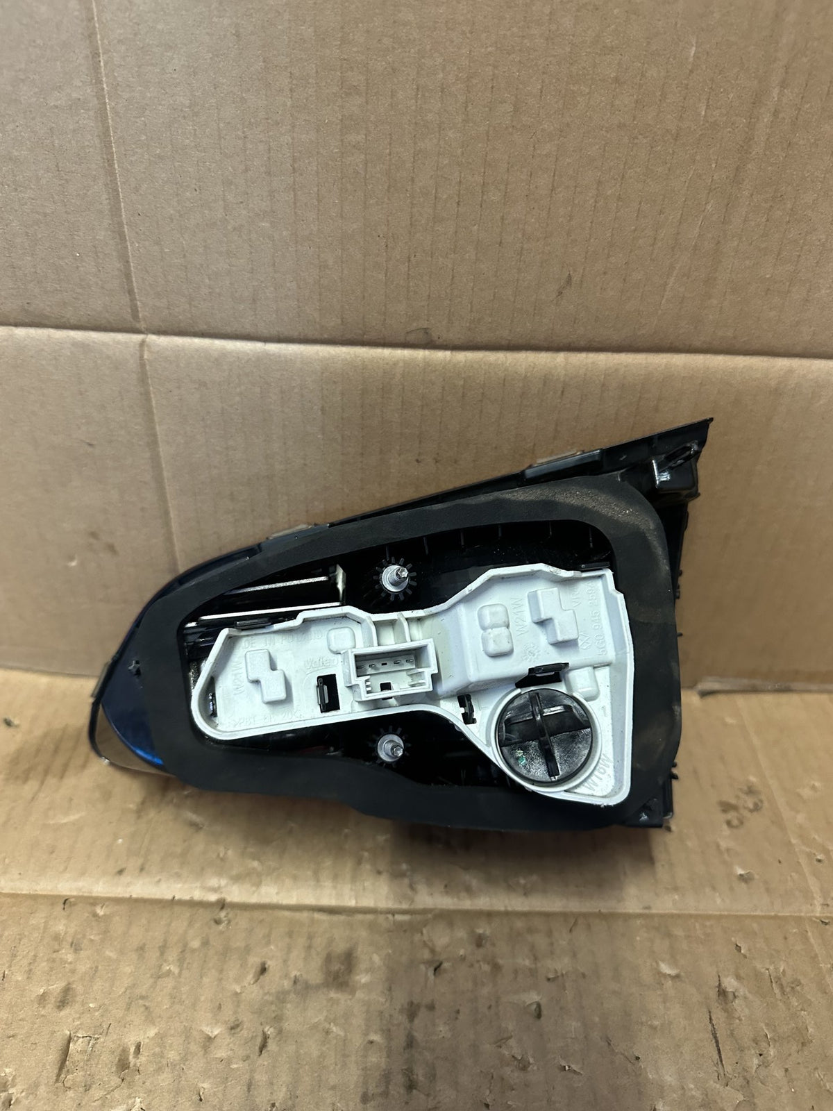 2015-2018 Volkswagen Golf Left Boot Light 5G0945093AF