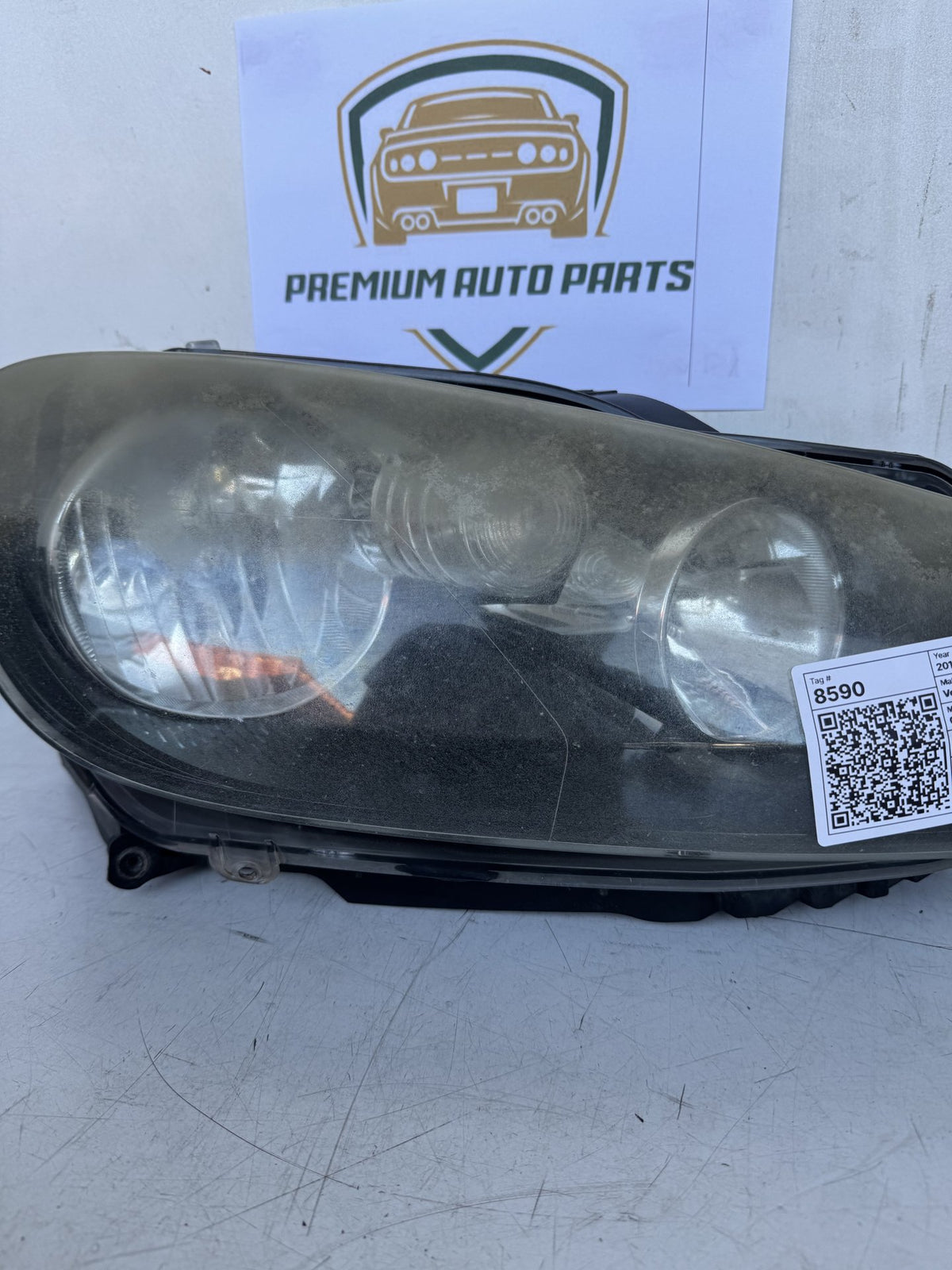 2010 Volkswagen Golf MK6- 5K Station Wagon Right Headlight