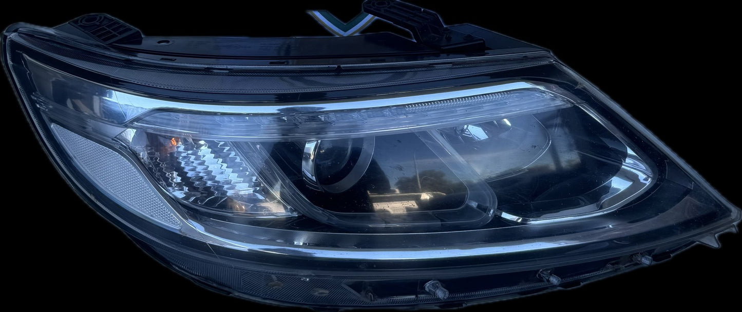 2014 Kia Sorento XM Station Wagon Right Headlight
