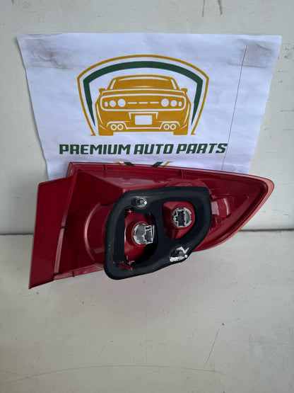 2005   Left Taillight