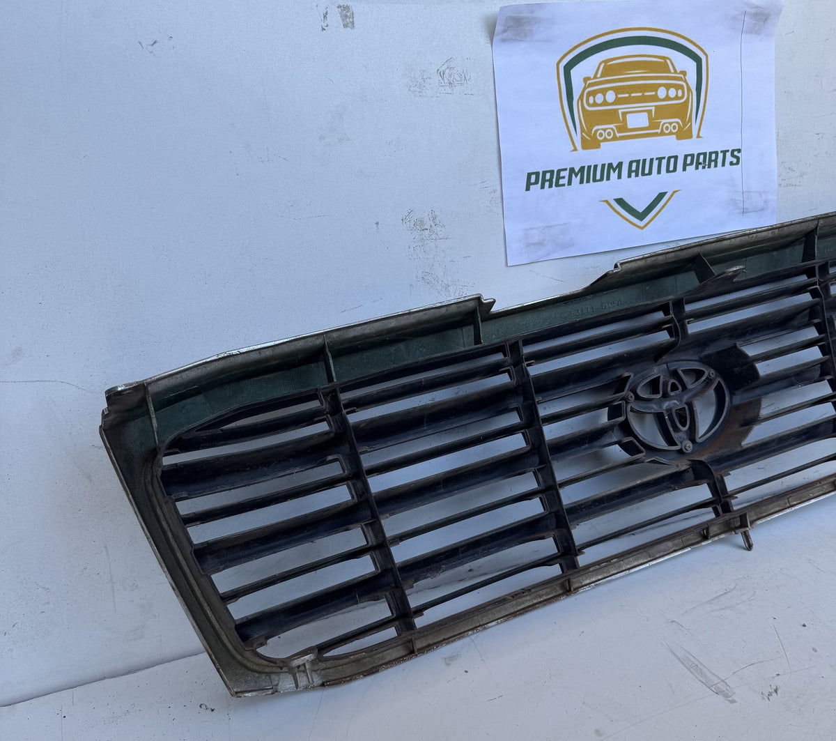 1999-1999 Toyota Land Cruiser - Grille