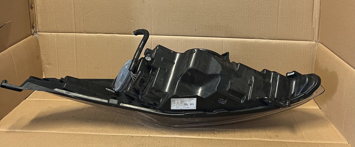2010 Ford Fiesta - Right Headlight