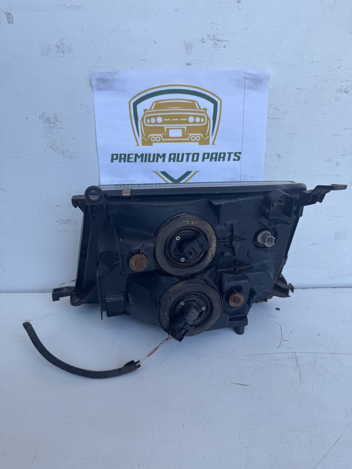 1999 Toyota Land Cruiser Station Wagon Right Headlight KOITO 60-91