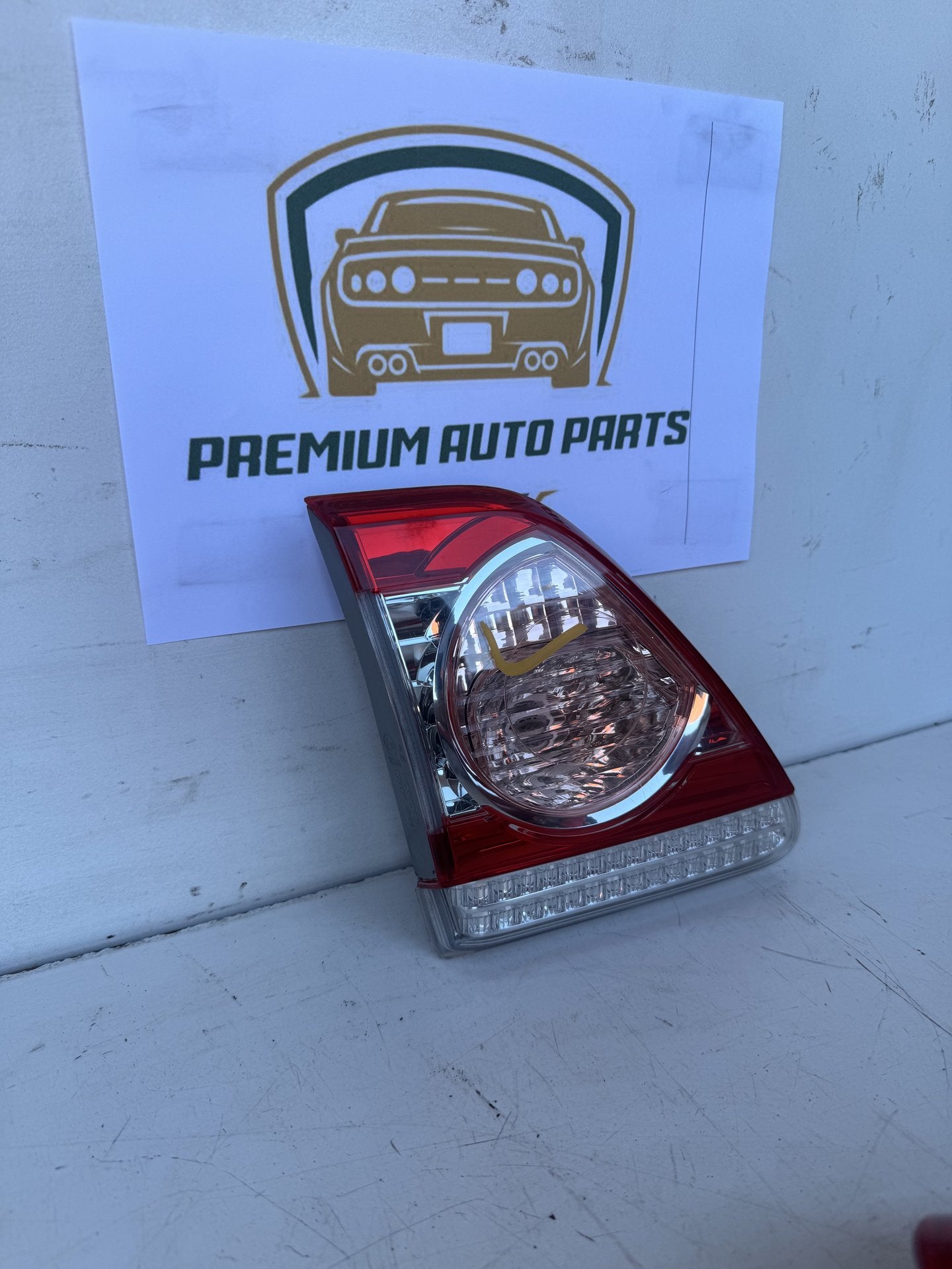 2010  E150 Left Bootlid Light