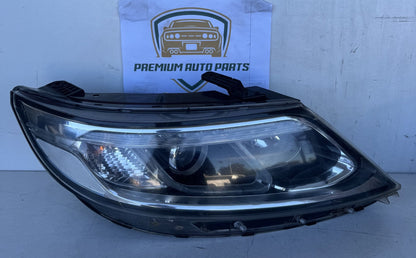 2014 Kia Sorento XM Station Wagon Right Headlight