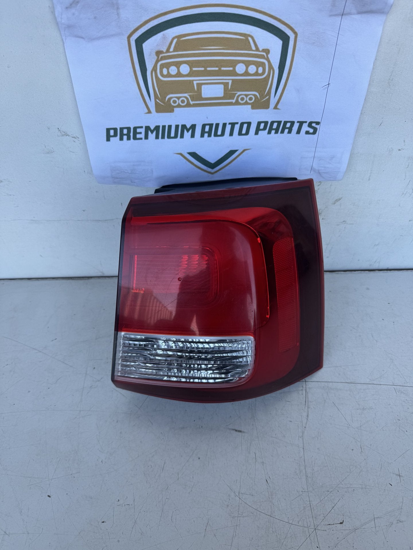 2014 Kia Sorento XM Station Wagon Right Taillight