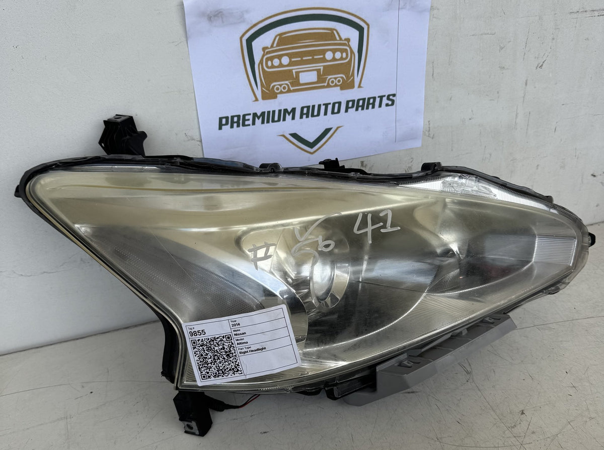 2014 Nissan Altima Right Headlight