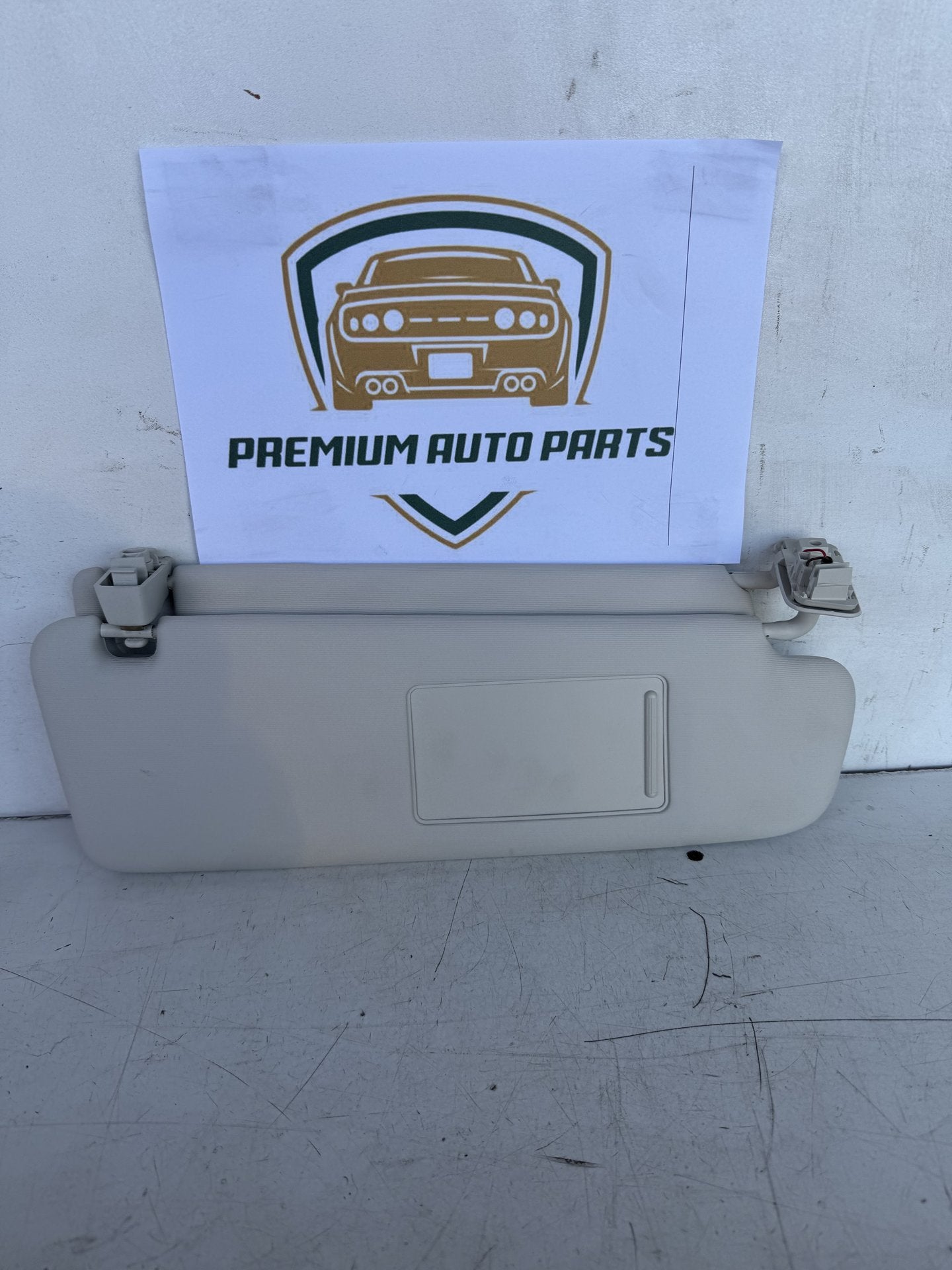 2016 Volkswagen Touareg Station Wagon Right Sun Visor