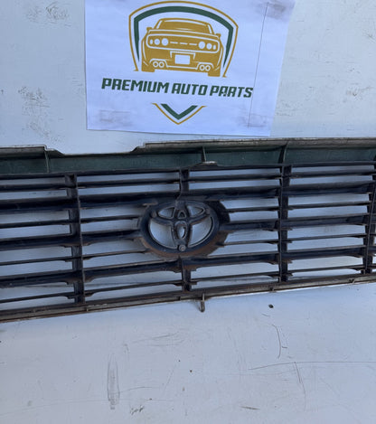 1999-1999 Toyota Land Cruiser - Grille