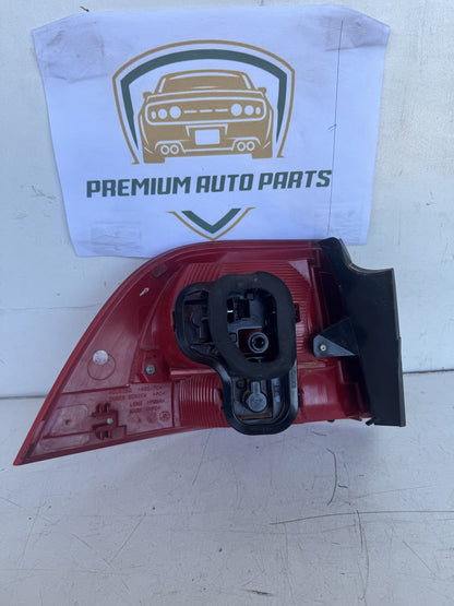 2016 Volkswagen Touareg Station Wagon Right Taillight