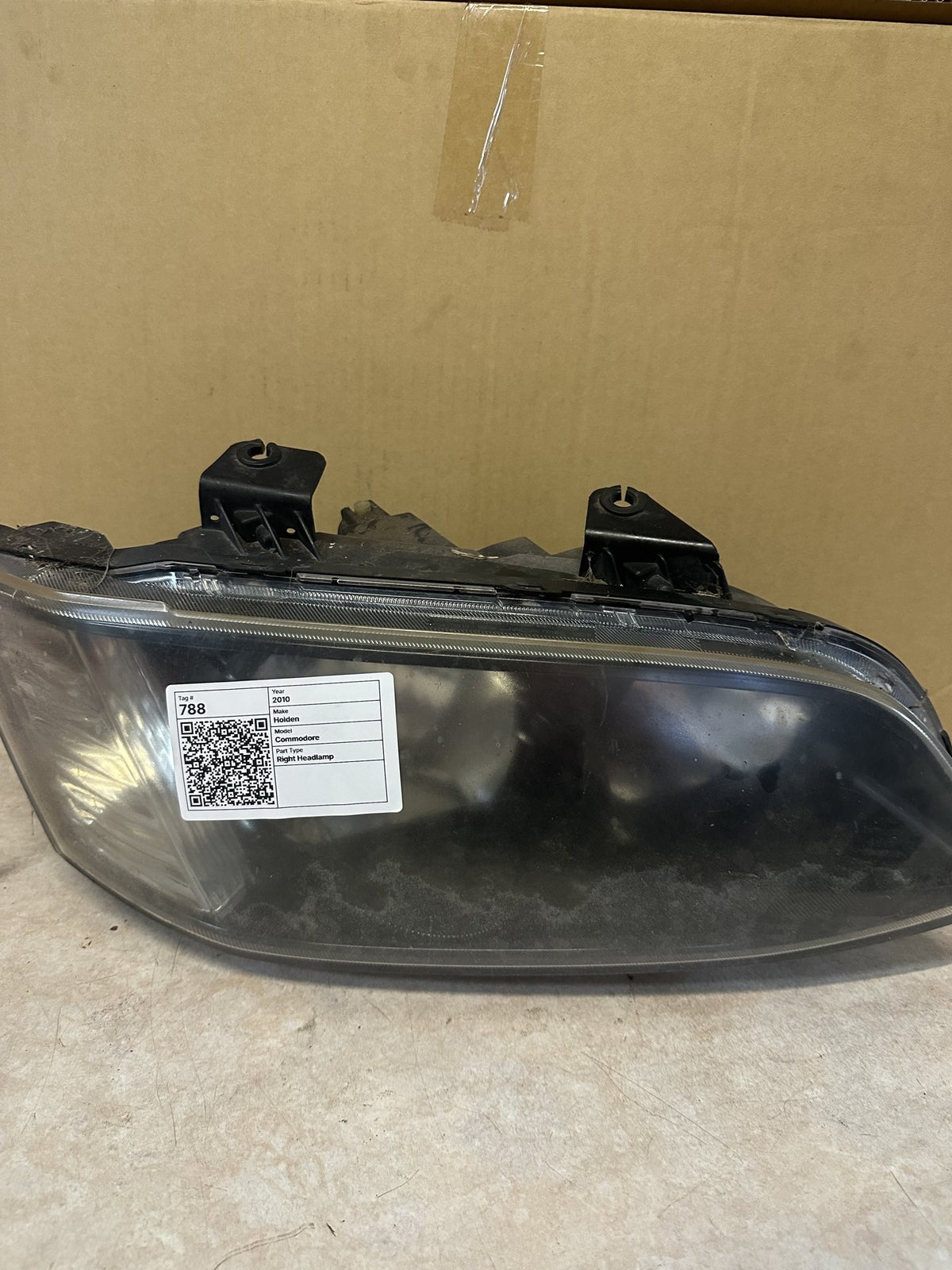 2010 Holden Commodore Commodore Right Headlight