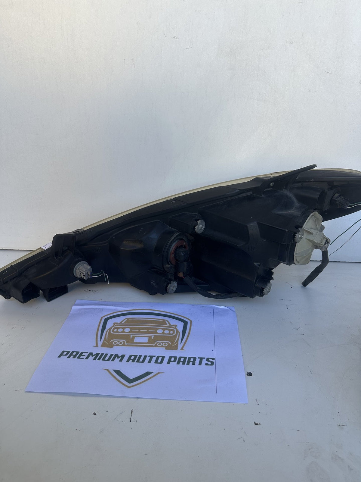 2005 Toyota Tarago R30 Station Wagon Right Headlight KOITO 28-163