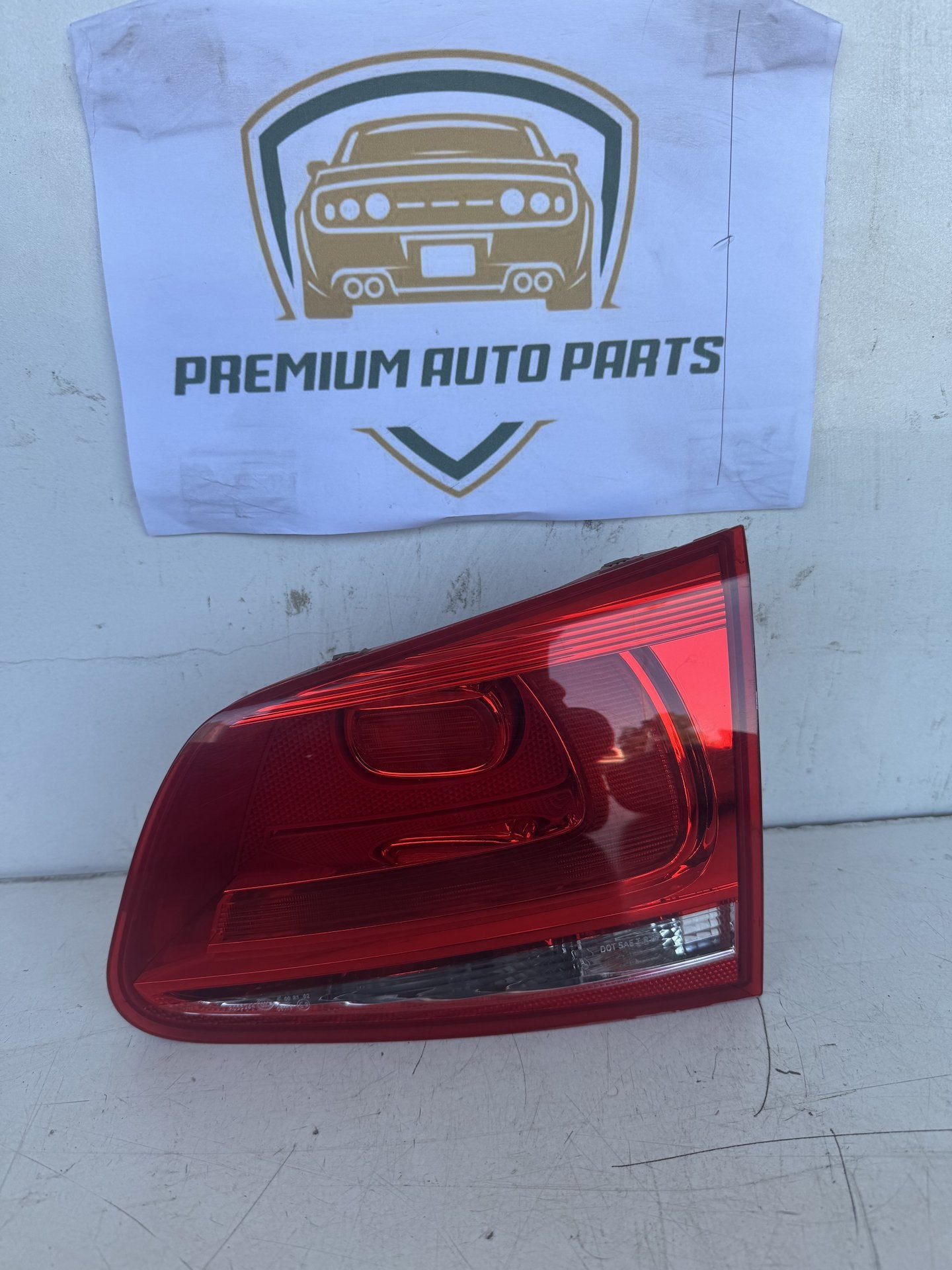 2016 Volkswagen Touareg Station Wagon Right Boot Light