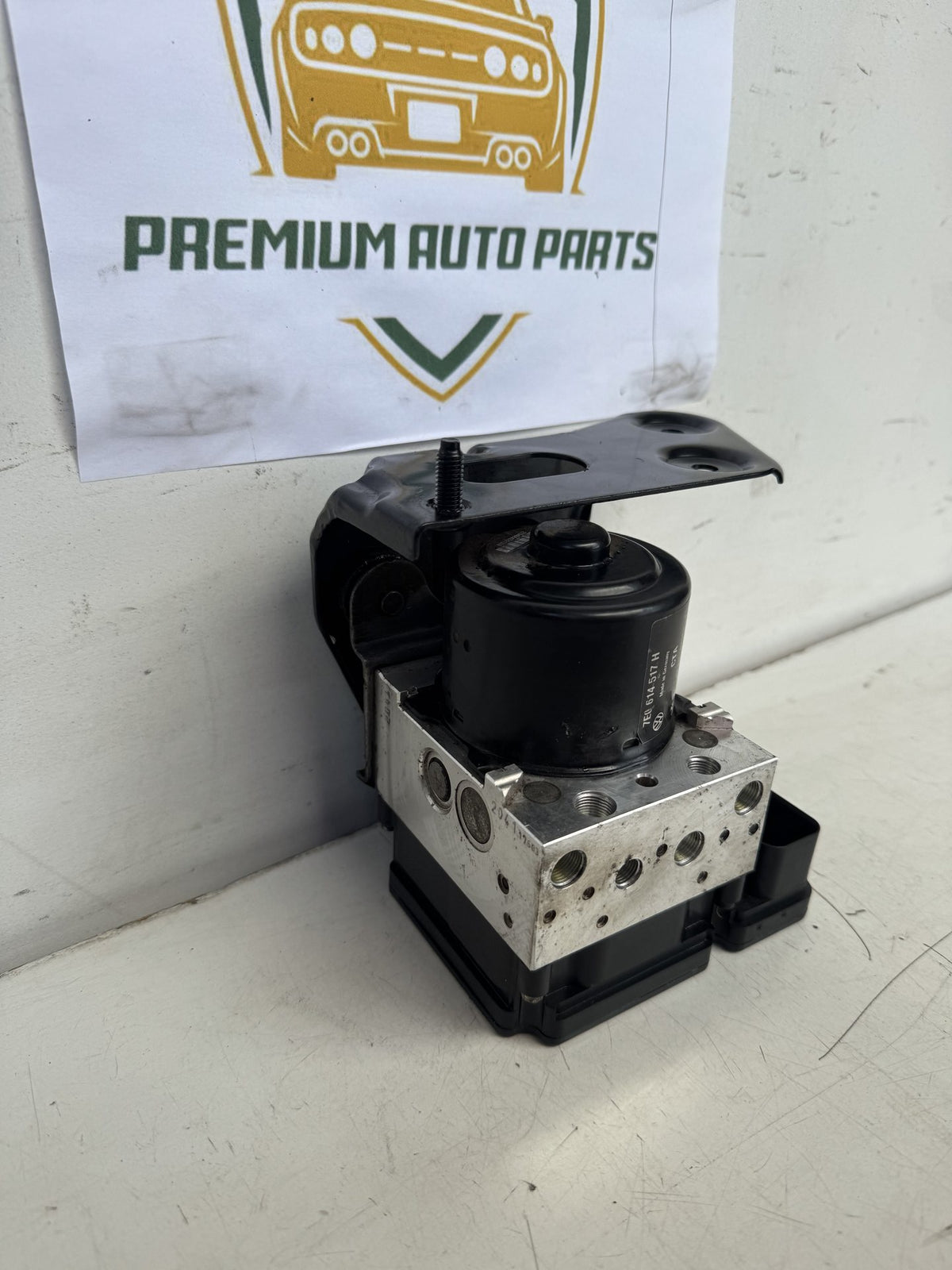 2013 Volkswagen Caravelle Station Wagon ABS Pump 10.0212-0842.4
