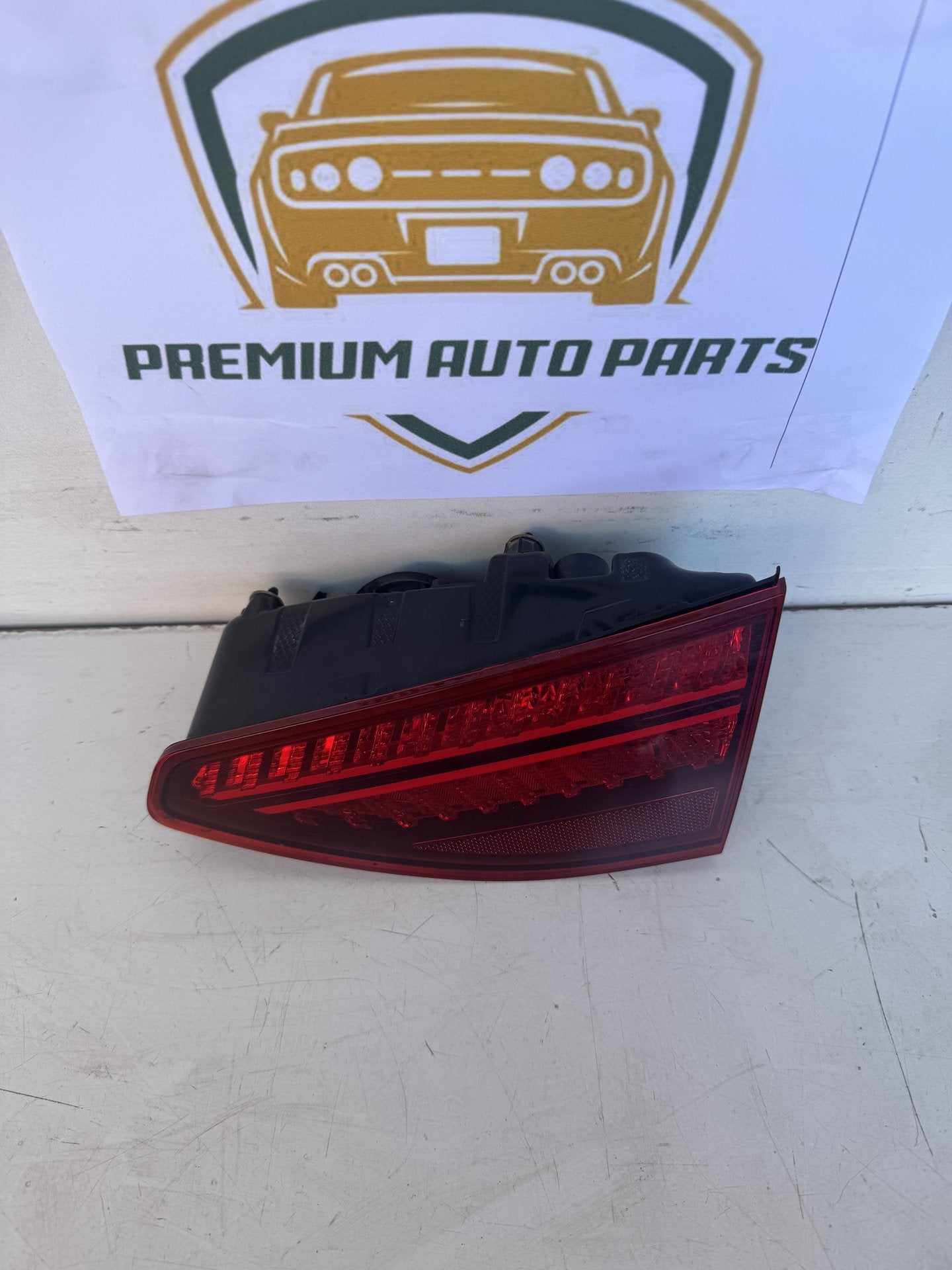 2020   Right Taillight Garnish