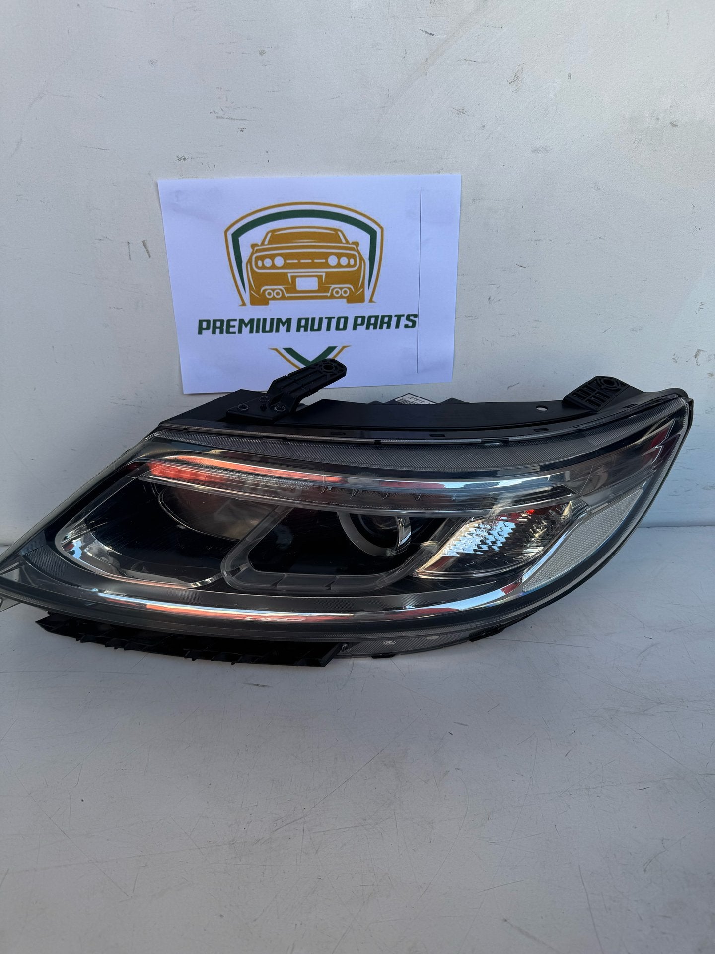 2012 Kia Sorento Station Wagon Left Headlight 92101-2P590