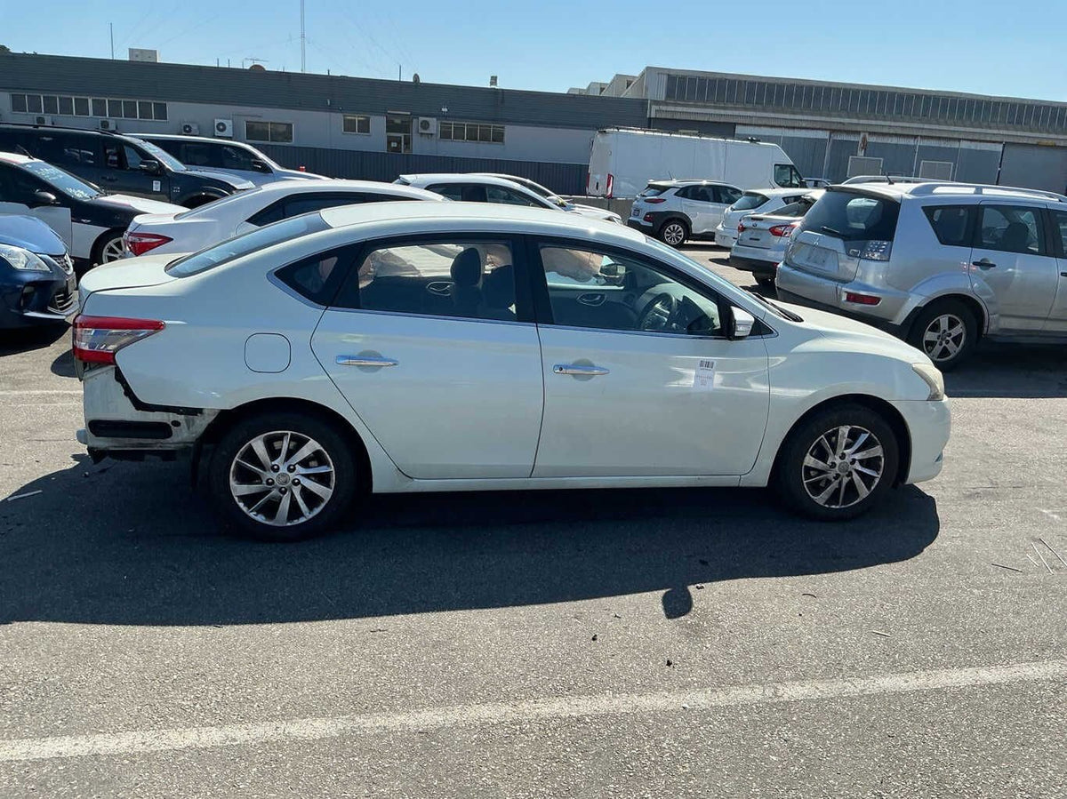 2015 Nissan Pulsar ST B17