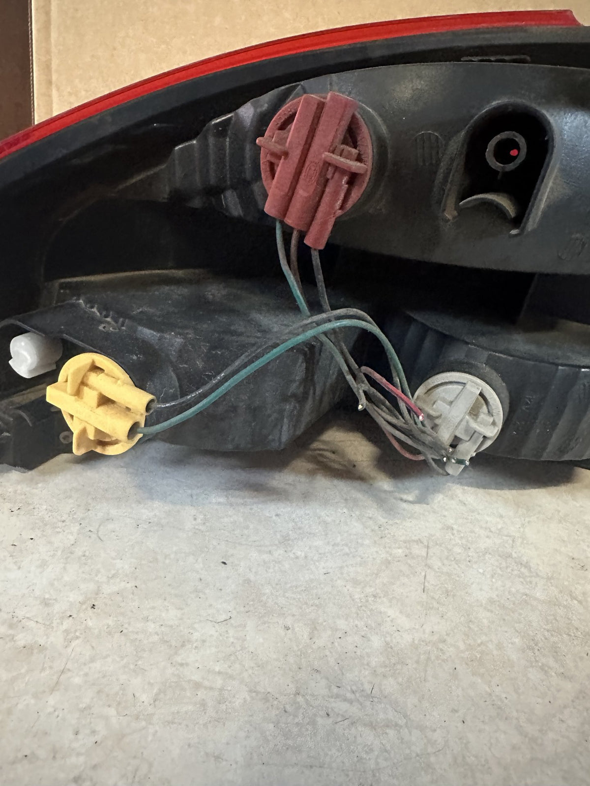 2006 Ford Falcon Right Taillight 2913405