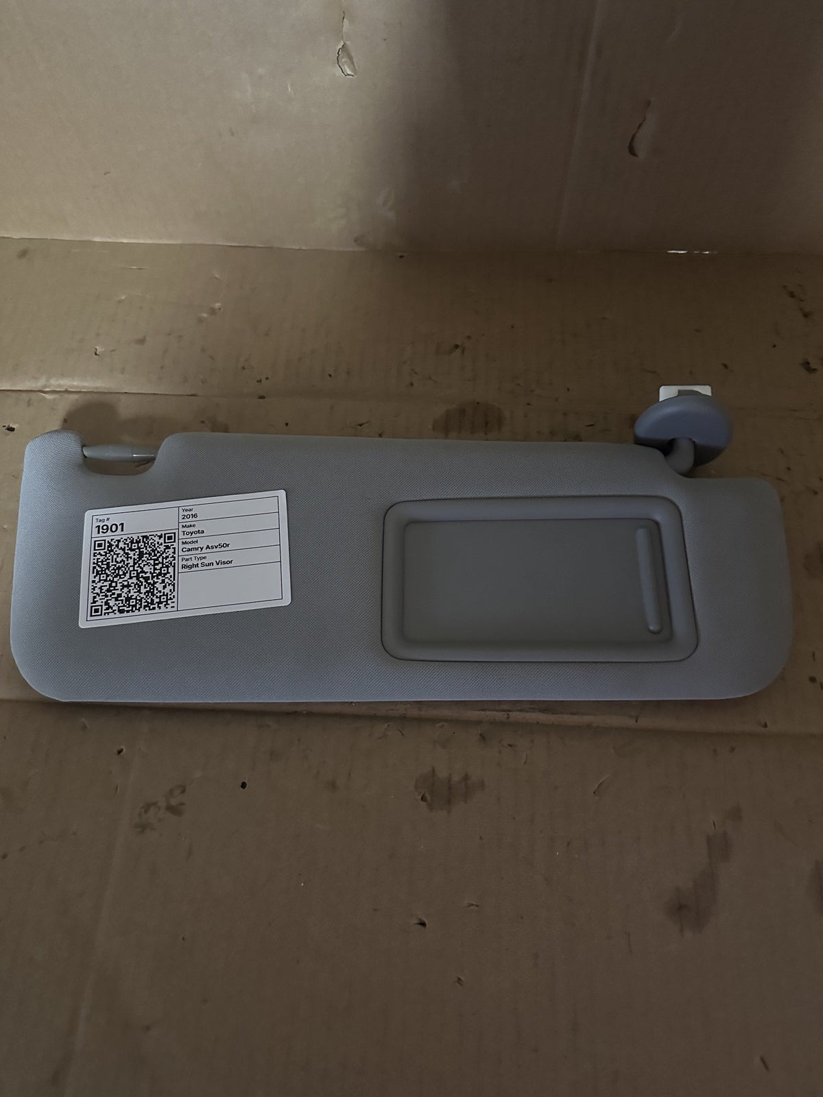 2016 Toyota Camry Atara SL - Right Sun Visor