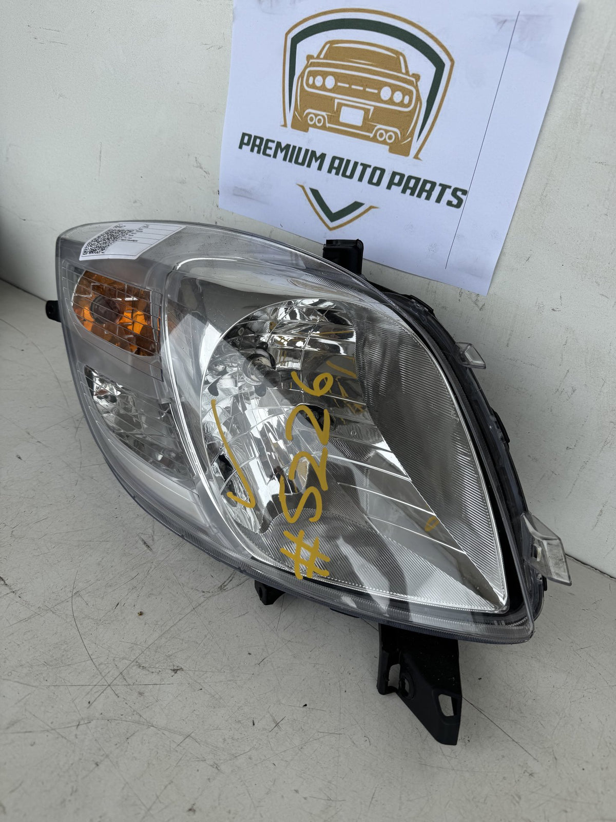 2006 Toyota Yaris Right Headlight 09252510