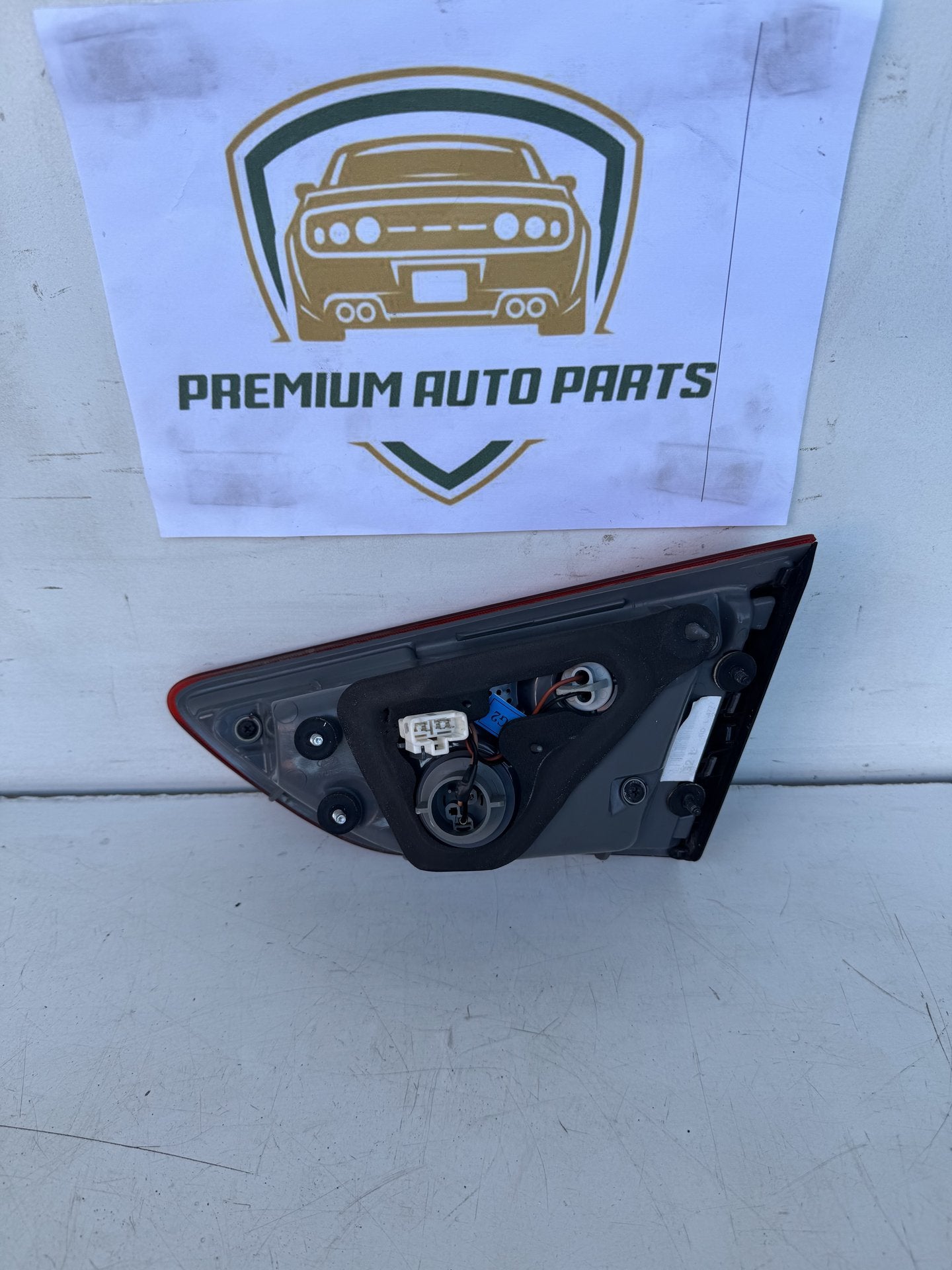 2014  GD Left Bootlid Light